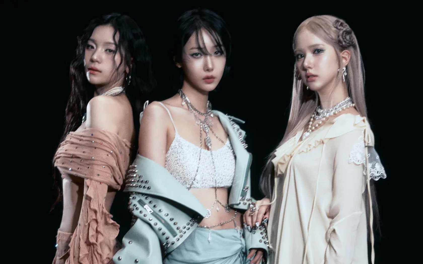 VIVIZ meluncurkan teaser yang halus namun edgy untuk mini album ke-5 'VOYAGE' VIVIZ meluncurkan teaser yang halus namun edgy untuk mini album ke-5 'VOYAGE'