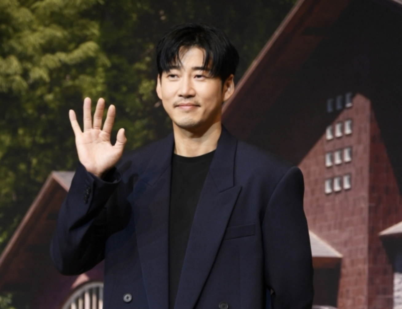 Just Entertainment mengumumkan fanmeeting resmi pertama Yoon Kye Sang dalam 8 tahun Just Entertainment mengumumkan fanmeeting resmi pertama Yoon Kye Sang dalam 8 tahun