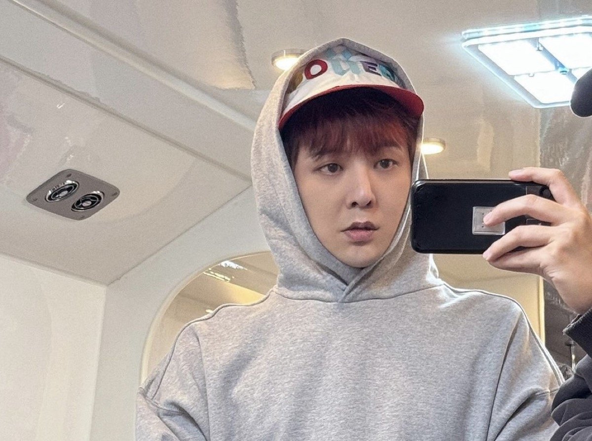 G-Dragon memicu kegilaan saat sandal akupresur terjual habis setelah fotonya viral