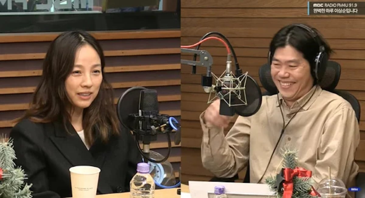 Lee Hyori tampil sebagai tamu pertama di acara radio suaminya Lee Sang Soon Lee Hyori tampil sebagai tamu pertama di acara radio suaminya Lee Sang Soon