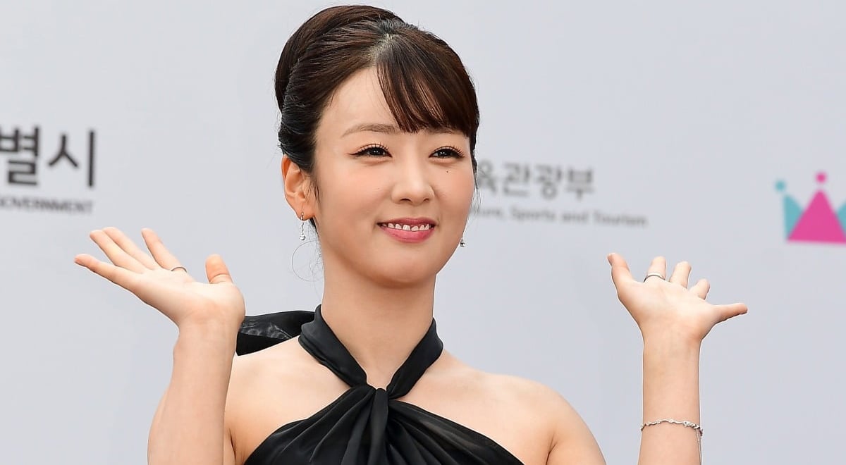 Bomi Apink bergabung dengan program SBS Plus 'I Am Solo: Love Continues' sebagai MC baru Bomi Apink bergabung dengan program SBS Plus 'I Am Solo: Love Continues' sebagai MC baru