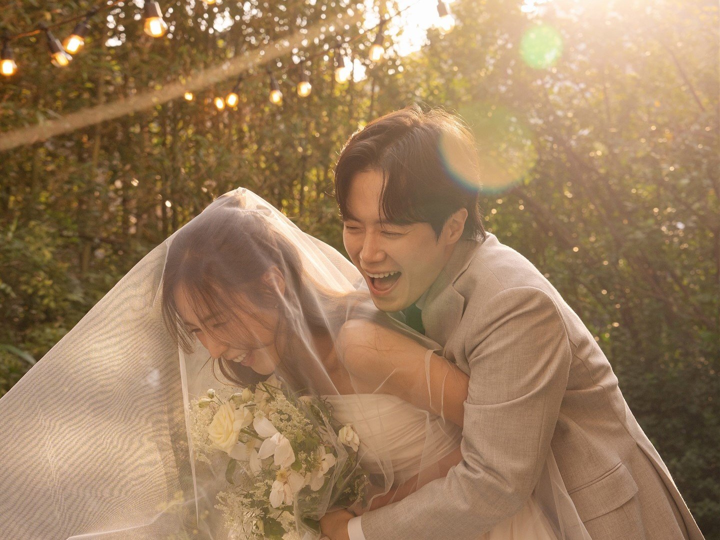 Kan Mi Youn dan Hwang Ba Wool memperingati ulang tahun pernikahan
