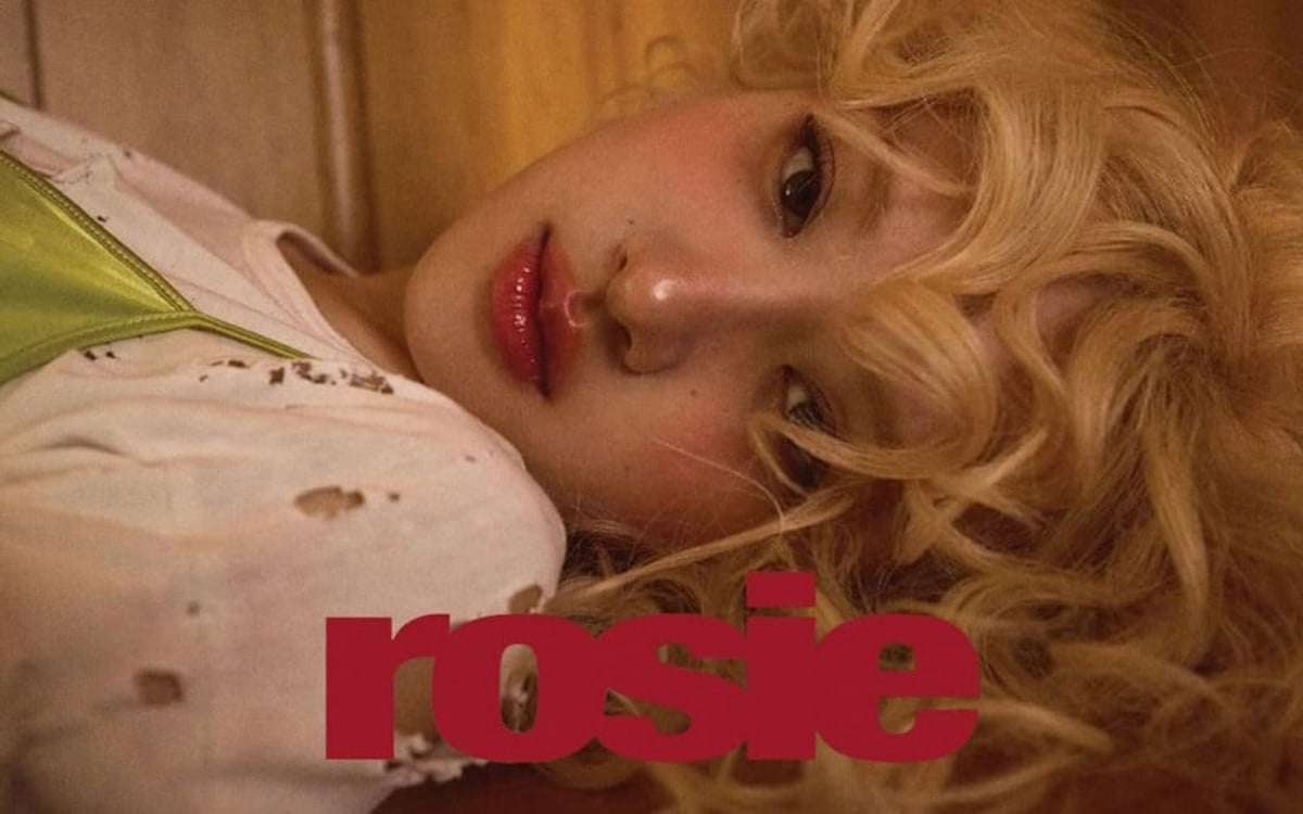 Rose BLACKPINK tampil mengesankan dengan pesta mendengarkan 'Rosie' Rose BLACKPINK tampil mengesankan dengan pesta mendengarkan 'Rosie'