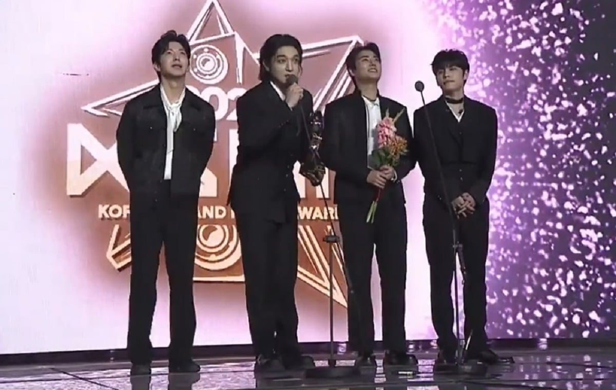 Netizen bereaksi terhadap DAY6 yang memenangkan Daesang pertama mereka sembilan tahun setelah debut Netizen bereaksi terhadap DAY6 yang memenangkan Daesang pertama mereka sembilan tahun setelah debut