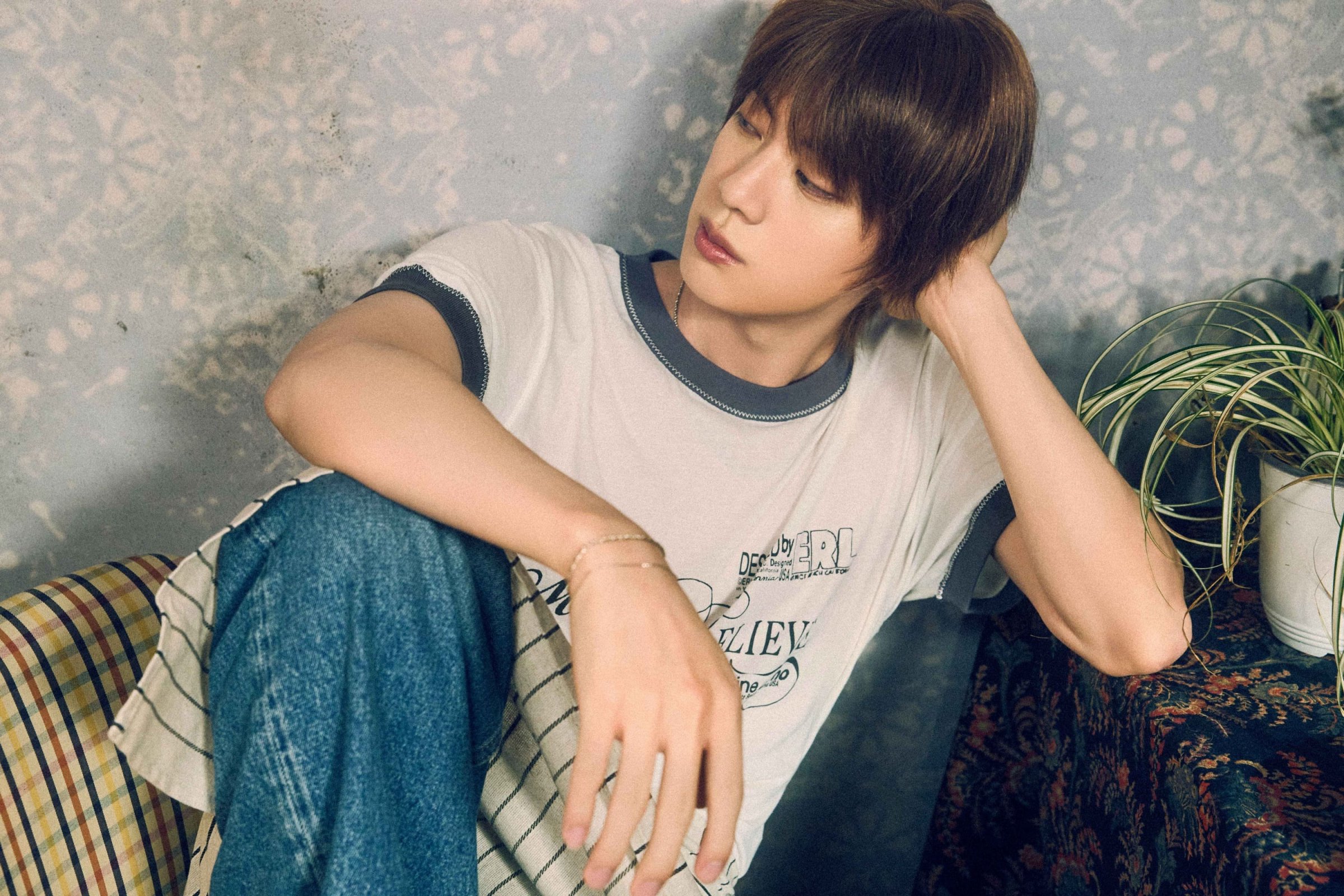 ‘Running Wild’ milik Jin mencapai No. 8 di chart global Spotify, mencetak rekor pribadi baru ‘Running Wild’ milik Jin mencapai No. 8 di chart global Spotify, mencetak rekor pribadi baru