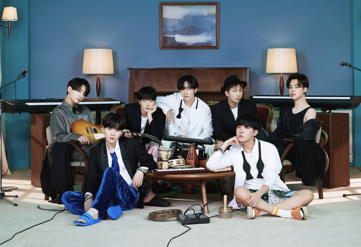 Mantan karyawan BigHit menerima hukuman percobaan karena penipuan merchandise BTS