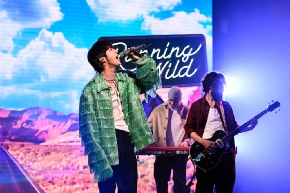 Jin BTS Pikat Penonton di 'The Tonight Show Starring Jimmy Fallon' 2 1732178104 6toccc7ddhyszfzlhg7kd73eza 1