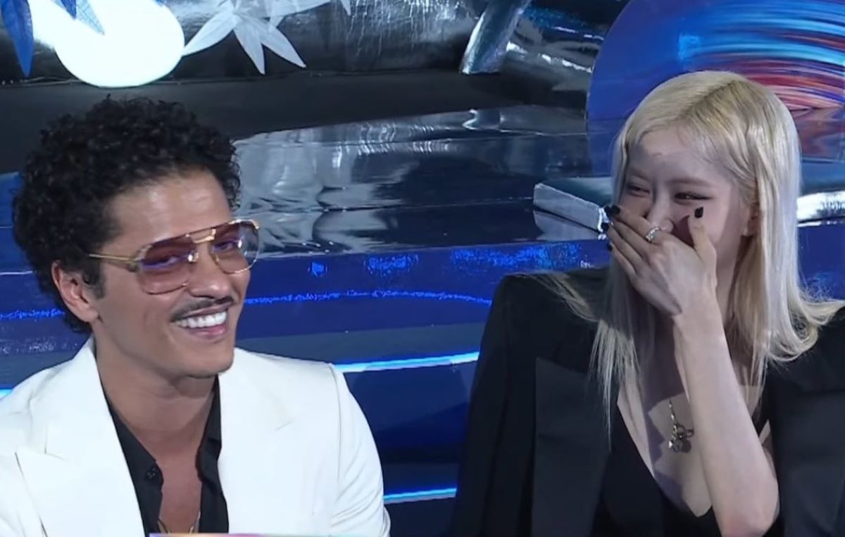 Rosé dan Bruno Mars memposting cerita Instagram lucu bersama saat di MAMA Awards 2024 Rosé dan Bruno Mars memposting cerita Instagram lucu bersama saat di MAMA Awards 2024