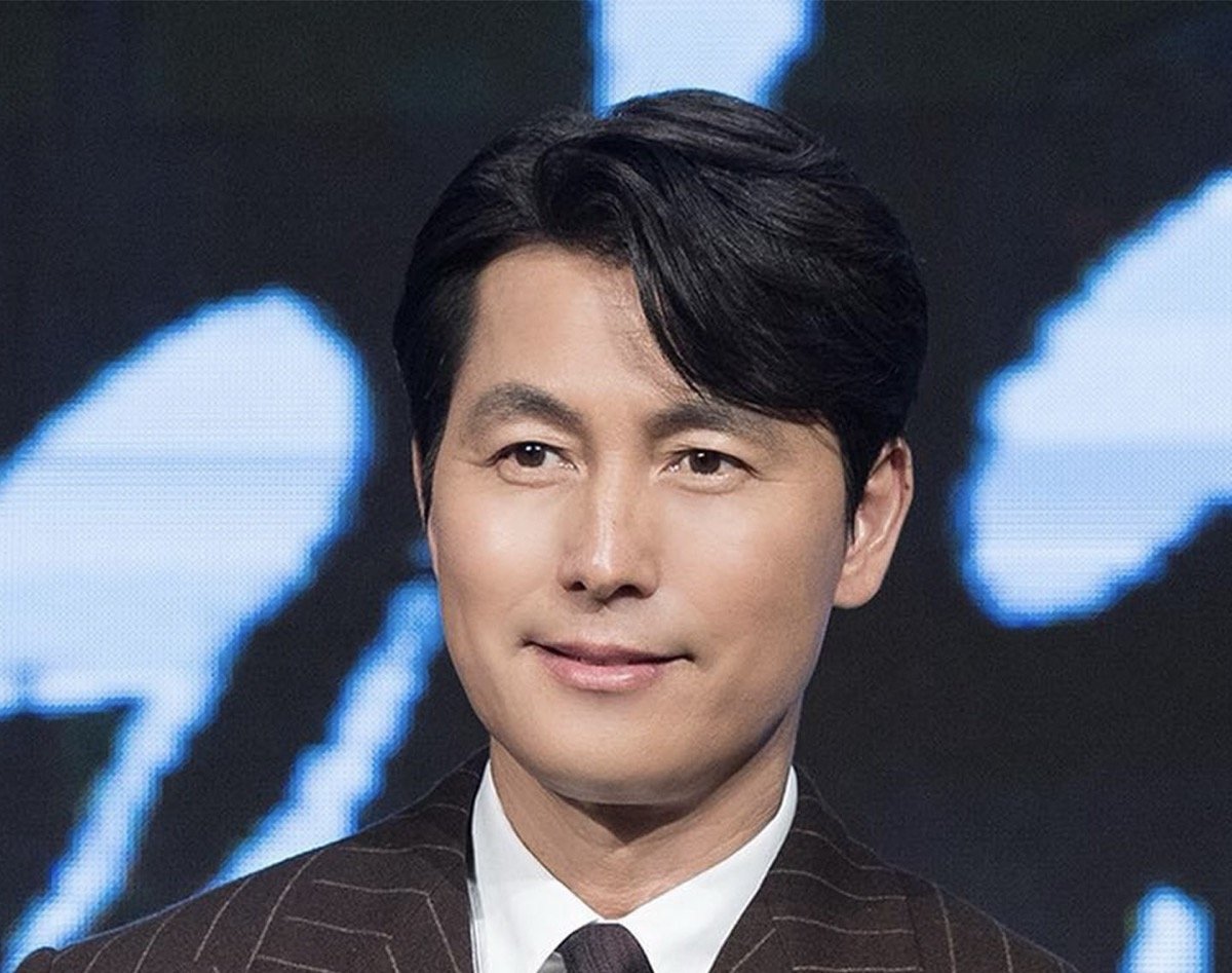 Fans mendukung Jung Woo Sung di tengah kontroversi pribadi Fans mendukung Jung Woo Sung di tengah kontroversi pribadi