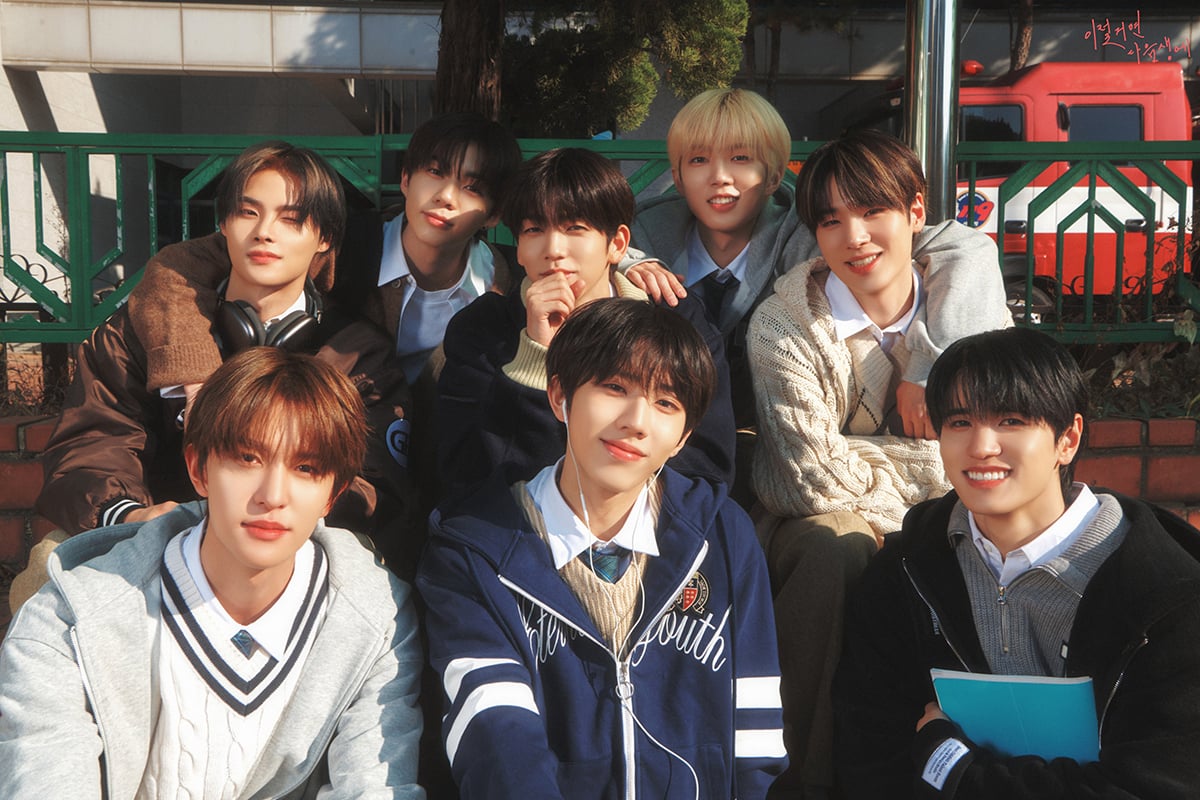 8TURN memikat penggemar dengan tampilan sekolah menengah yang rapi untuk single 'Mungkin In My Next Life'