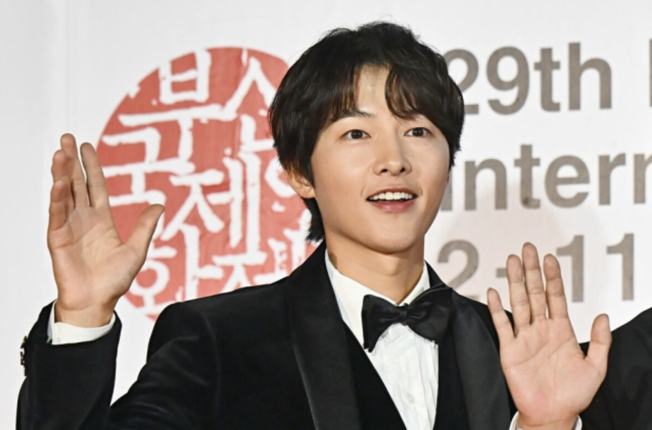 Song Joong Ki menjadi bintang tamu di KBS 'The Seasons – Rainbow of Lee Young Ji' Song Joong Ki menjadi bintang tamu di KBS 'The Seasons – Rainbow of Lee Young Ji'