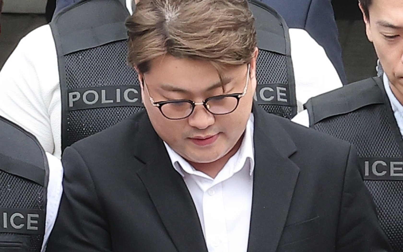 Penahanan diperpanjang, Kim Ho Joong menghabiskan Tahun Baru di pusat penahanan setelah mengajukan banding atas hukuman penjara Penahanan diperpanjang, Kim Ho Joong menghabiskan Tahun Baru di pusat penahanan setelah mengajukan banding atas hukuman penjara