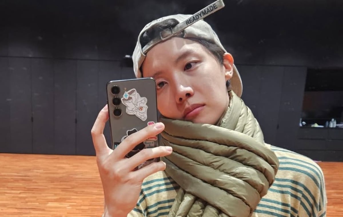 J-Hope BTS mengejutkan penggemar dengan pesona kasual dan kemewahan dalam pembaruan baru J-Hope BTS mengejutkan penggemar dengan pesona kasual dan kemewahan dalam pembaruan baru