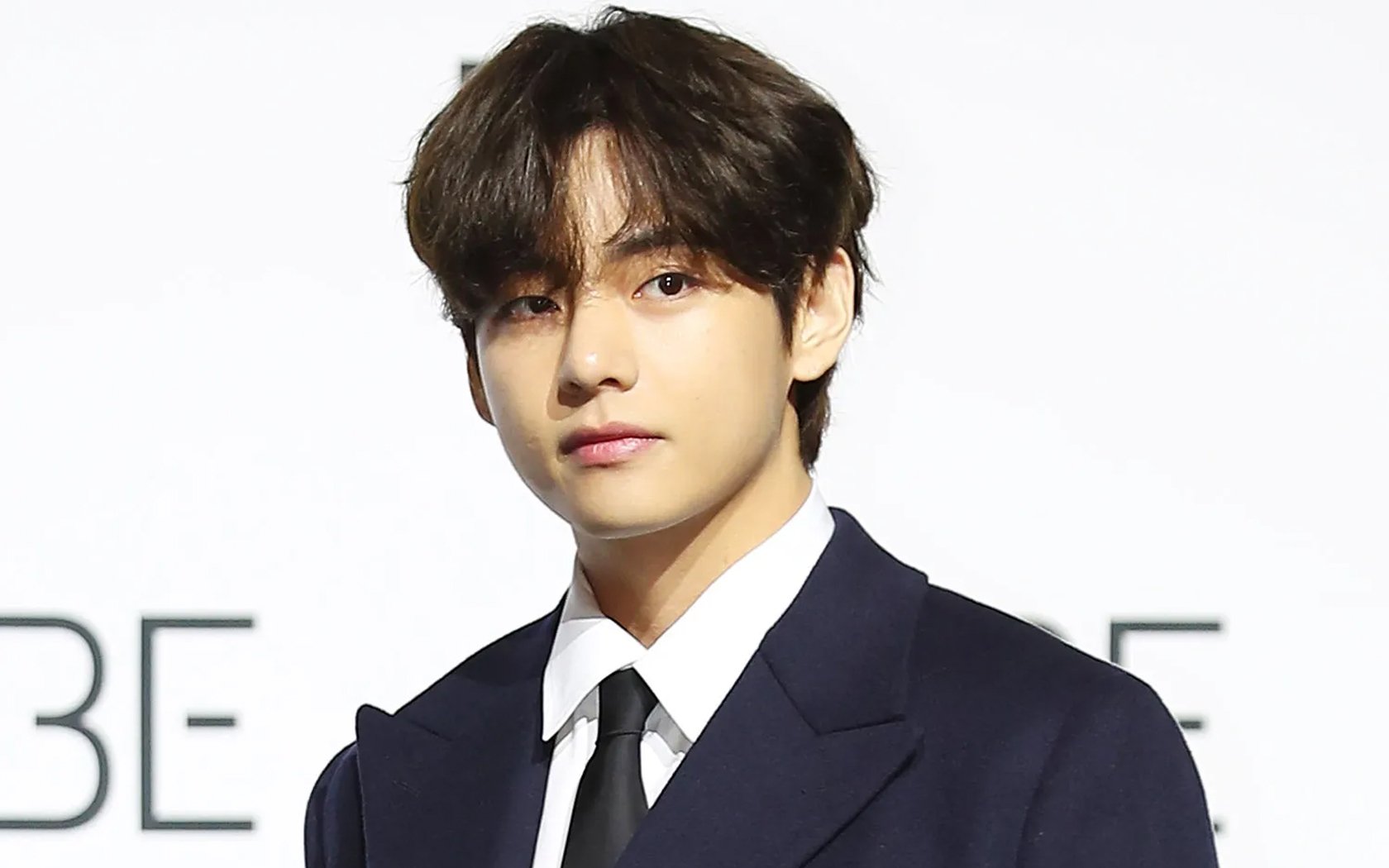 V BTS menjadi artis Korea dengan entri Billboard Hot 100 terbanyak pada tahun 2024 V BTS menjadi artis Korea dengan entri Billboard Hot 100 terbanyak pada tahun 2024
