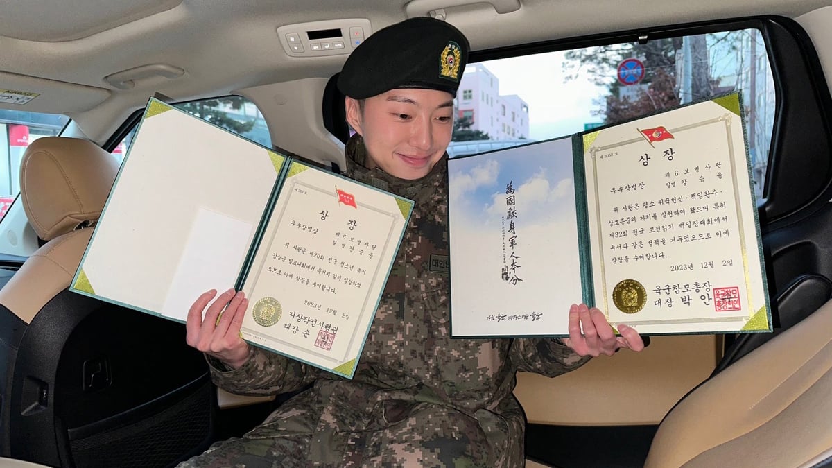 Kang Seung Yoon WINNER akan menyelesaikan wajib militernya hari ini Kang Seung Yoon WINNER akan menyelesaikan wajib militernya hari ini
