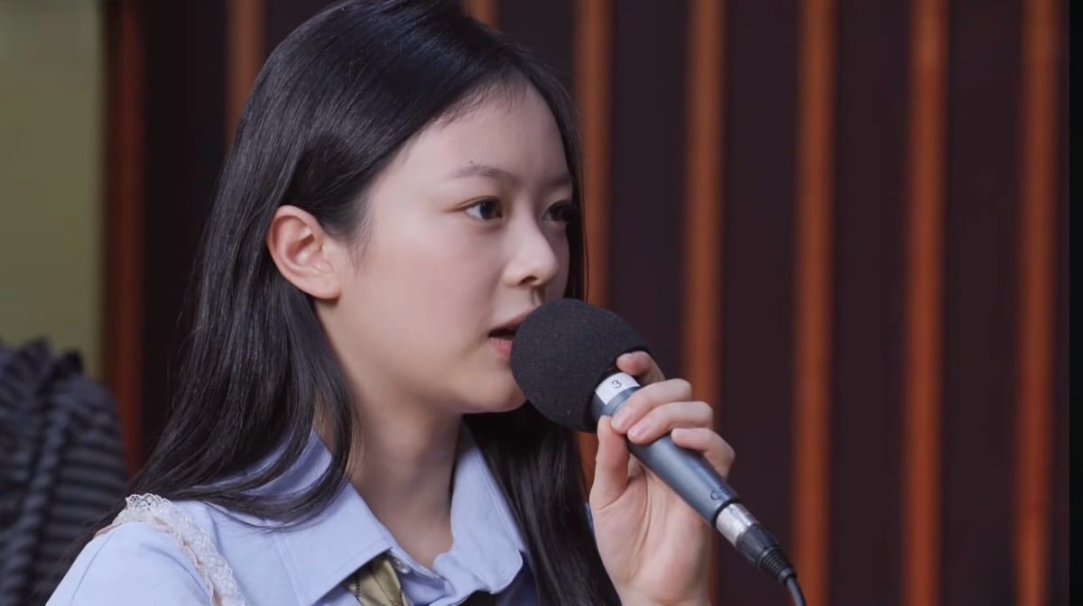 Hanni dari NewJeans menampilkan lagu solo yang emosional, membuat para anggota menangis Hanni dari NewJeans menampilkan lagu solo yang emosional, membuat para anggota menangis