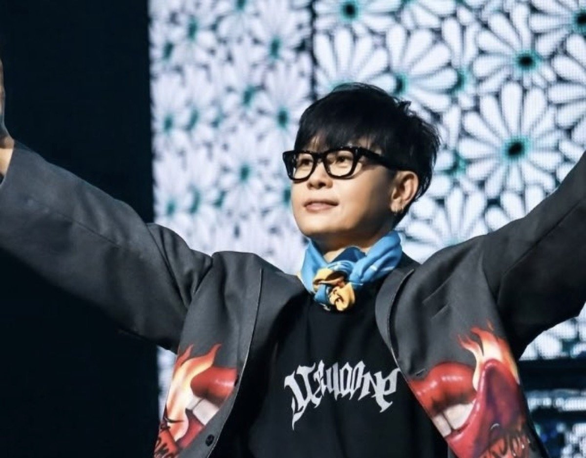 Lee Seung Hwan berterima kasih kepada pendukungnya setelah pembatalan konser Gumi Lee Seung Hwan berterima kasih kepada pendukungnya setelah pembatalan konser Gumi