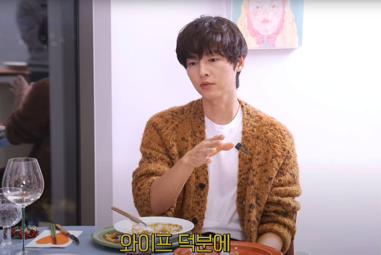 Aktor Song Joong Ki mengungkapkan cintanya yang mendalam kepada istrinya