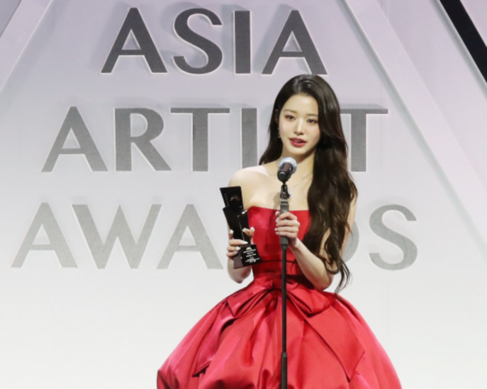 Pemenang 'Penghargaan Artis Asia ke-9' 2 1735315355 2024 12 27 3