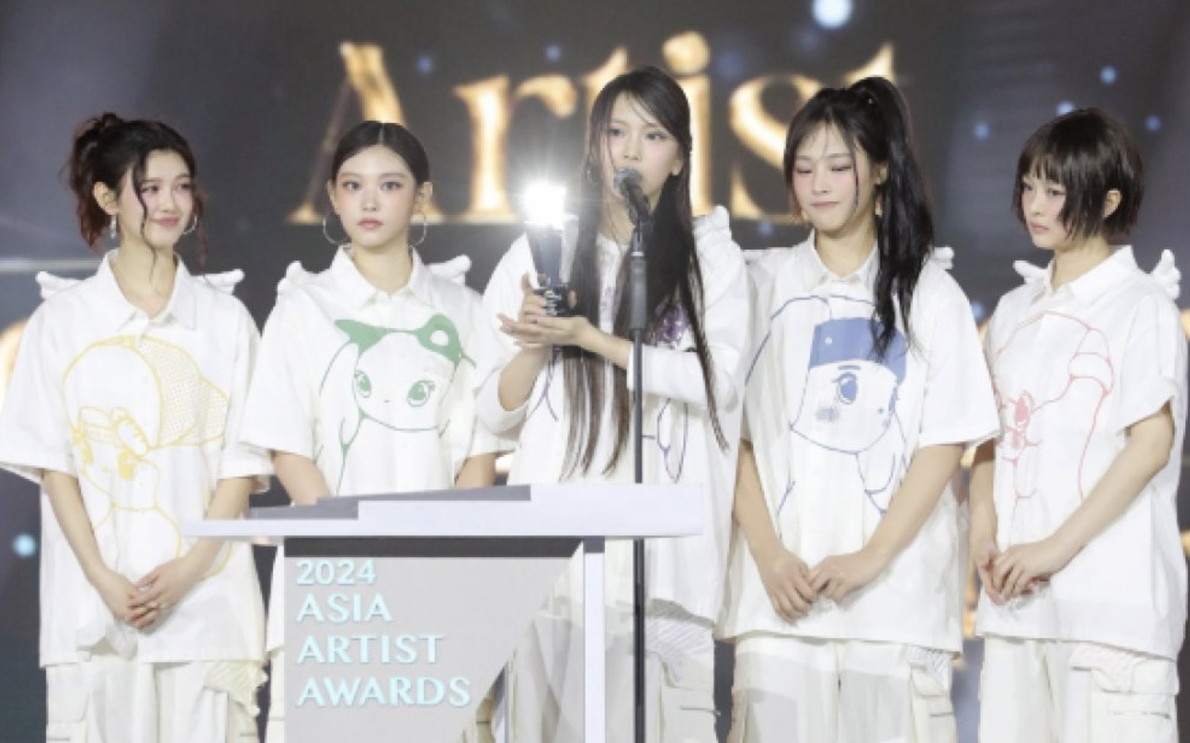 NewJeans mencuri perhatian di ‘2024 Asia Artist Awards’ dengan reaksi mereka yang menggemaskan dan energik selama pertunjukan NewJeans mencuri perhatian di ‘2024 Asia Artist Awards’ dengan reaksi mereka yang menggemaskan dan energik selama pertunjukan