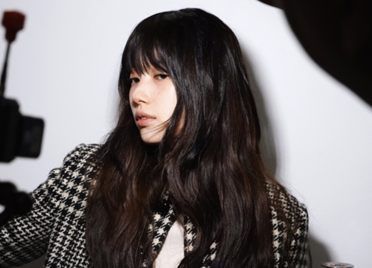 Suzy memikat dengan pesona halus Suzy memikat dengan pesona halus