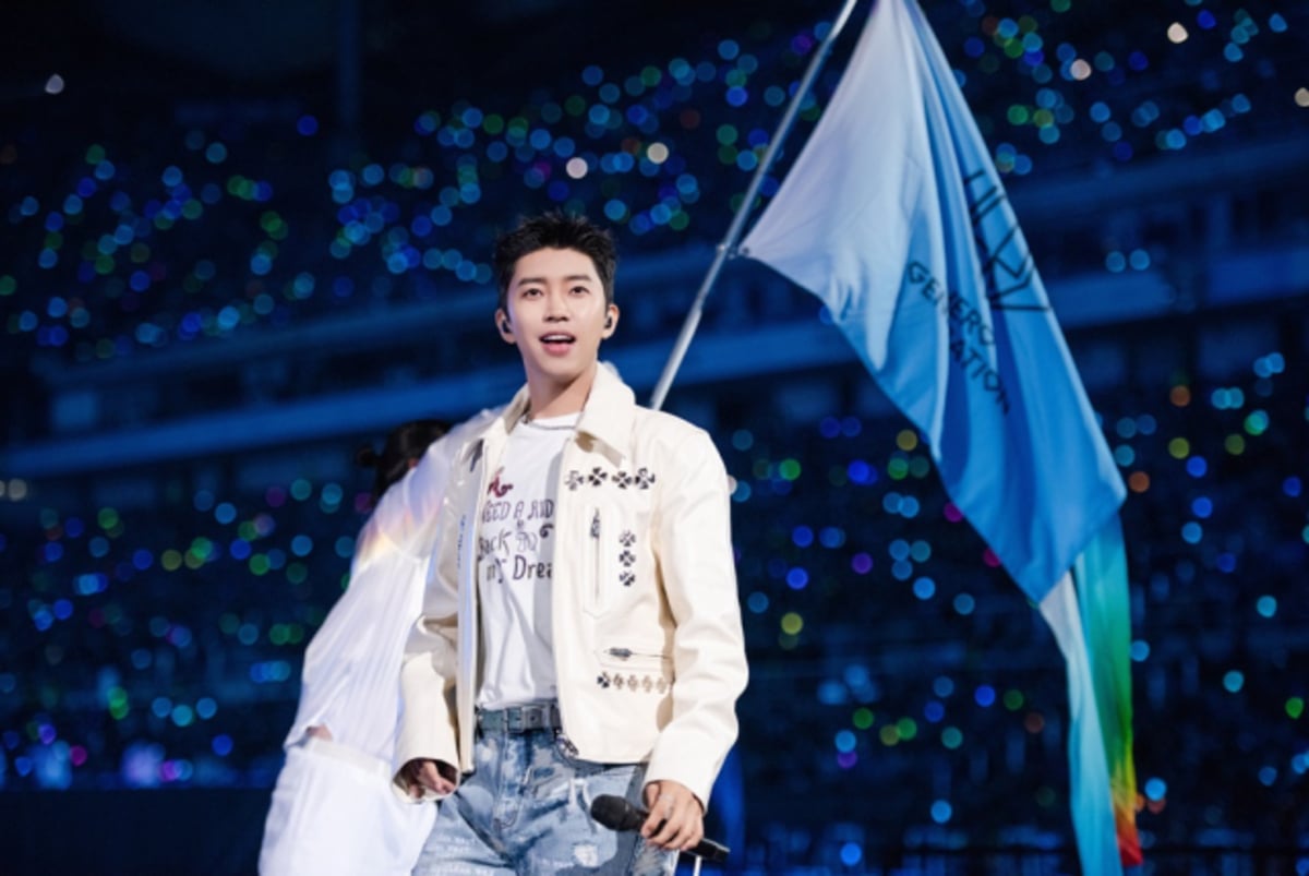 Meskipun masa berkabung nasional sedang berlangsung, Penyanyi Lim Young Woong memutuskan untuk melanjutkan konser setelah mempertimbangkan dengan cermat Meskipun masa berkabung nasional sedang berlangsung, Penyanyi Lim Young Woong memutuskan untuk melanjutkan konser setelah mempertimbangkan dengan cermat