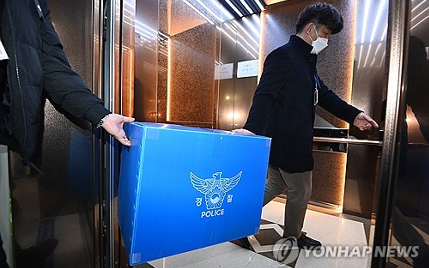 Polisi menggerebek Bandara Muan dan kantor Jeju Air atas kecelakaan pesawat yang tragis