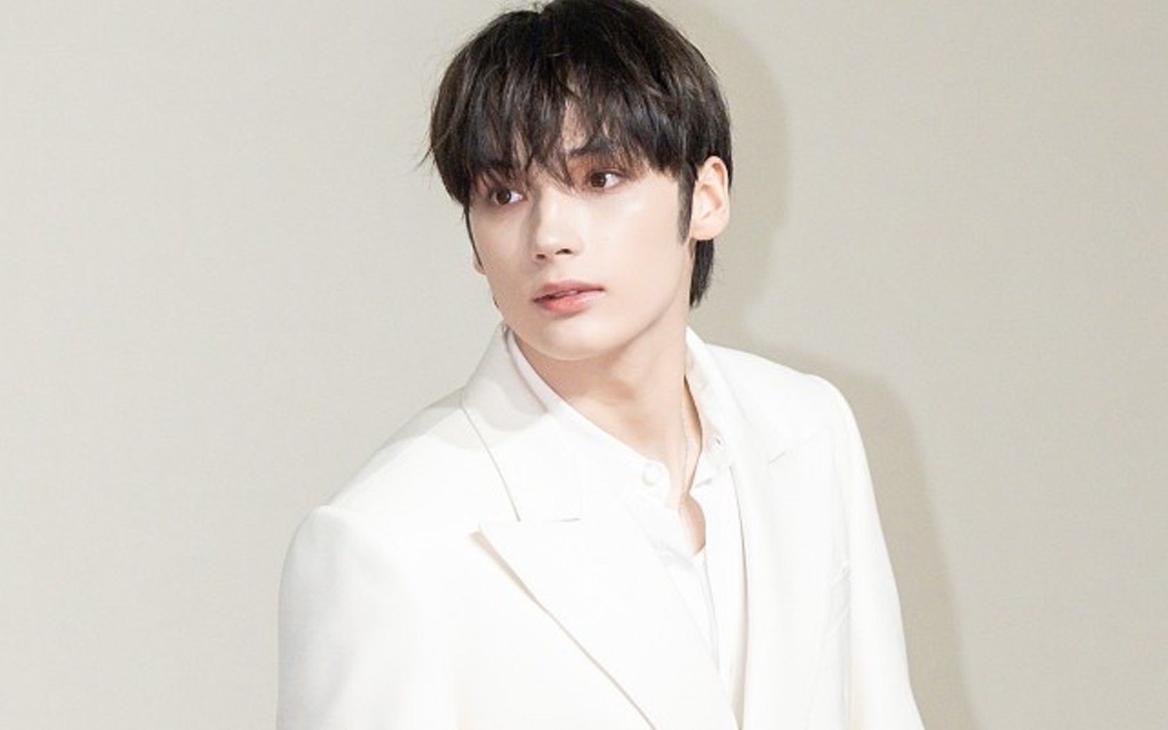 Hueningkai TXT mendonasikan 50 juta KRW (~34,012 USD) untuk mendukung korban kecelakaan pesawat Jeju Air Hueningkai TXT mendonasikan 50 juta KRW (~34,012 USD) untuk mendukung korban kecelakaan pesawat Jeju Air