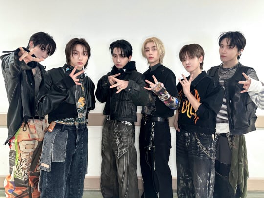BOYNEXTDOOR berbicara tentang single baru “Only Today I Love You,” dalam sesi tanya jawab eksklusif BOYNEXTDOOR berbicara tentang single baru “Only Today I Love You,” dalam sesi tanya jawab eksklusif