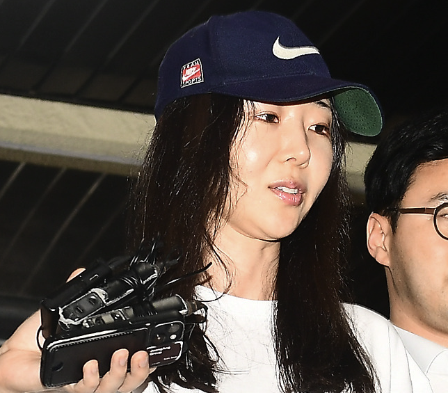 Mantan CEO Ador Min Hee Jin menghadapi sidang penyelesaian gugatan pencemaran nama baik di tengah tuduhan yang diajukan oleh mantan karyawannya Mantan CEO Ador Min Hee Jin menghadapi sidang penyelesaian gugatan pencemaran nama baik di tengah tuduhan yang diajukan oleh mantan karyawannya