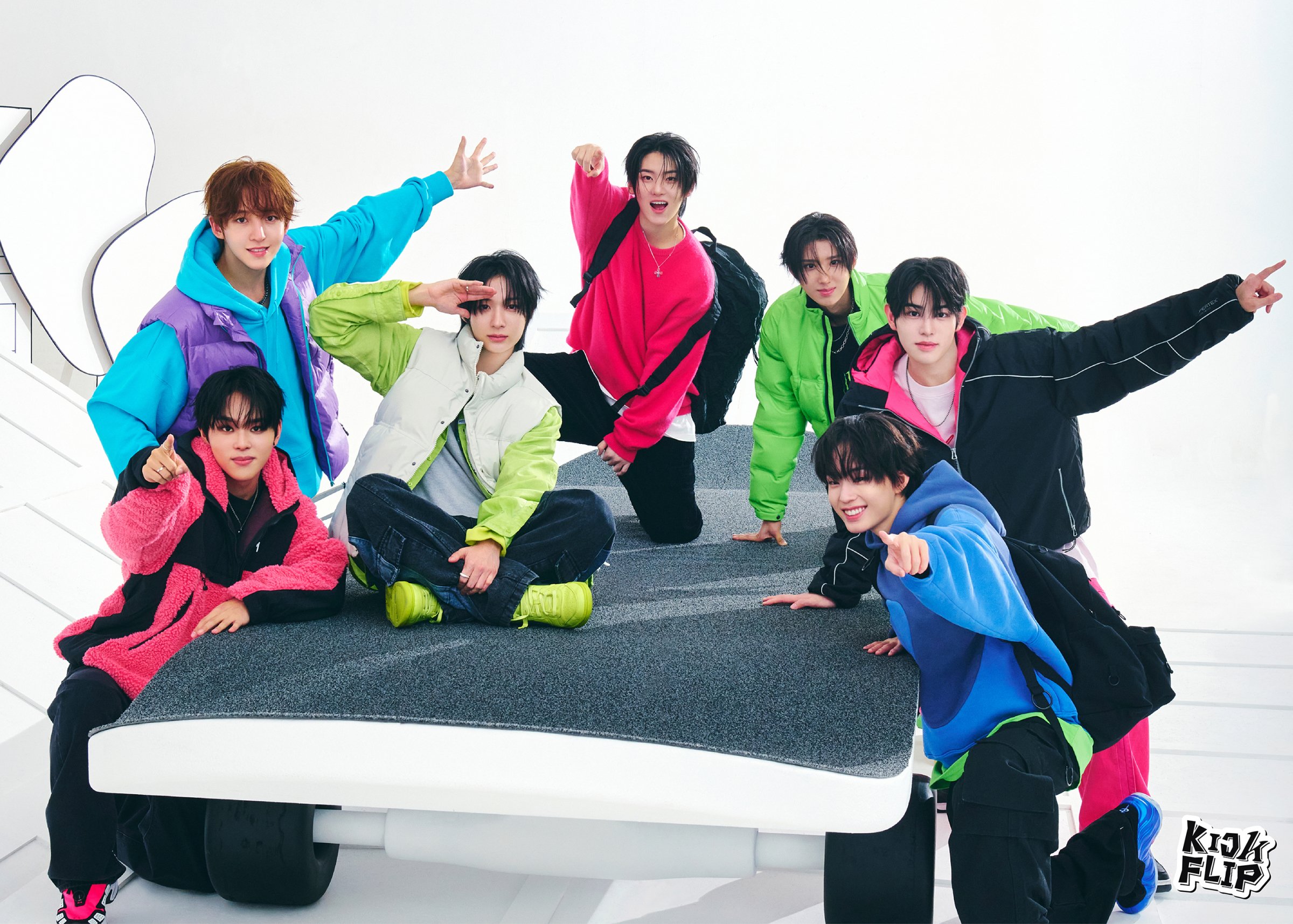 Boy grup baru JYPE, KickFlip, mengungkapkan gambar teaser grup dan individu menjelang album debut 'Flip It, Kick It!'