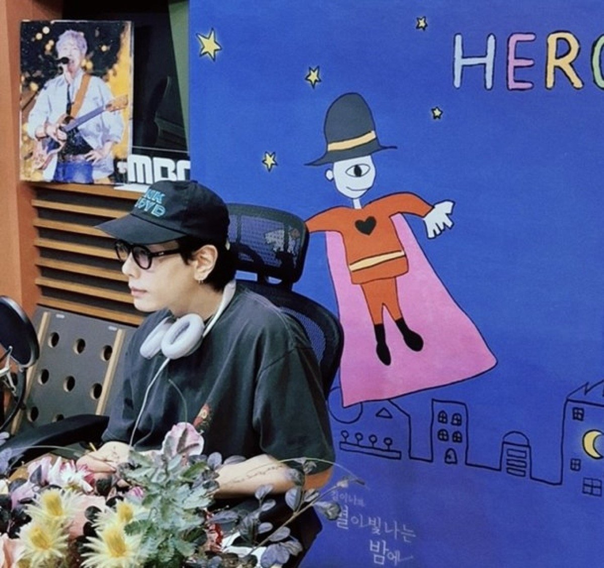 Park Hyo Shin mengungkap momen candid bersama V BTS dari MV “Winter Ahead”.