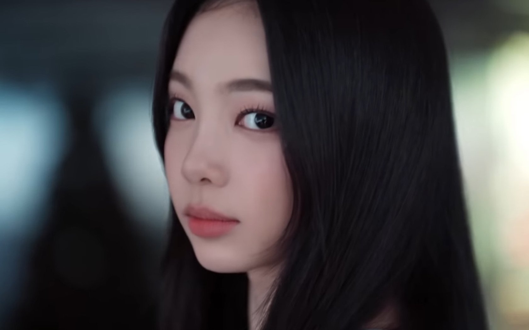 “Dia mirip Karina,” anggota girl grup baru SM terlihat di video promosi peringatan 30 tahun “Dia mirip Karina,” anggota girl grup baru SM terlihat di video promosi peringatan 30 tahun