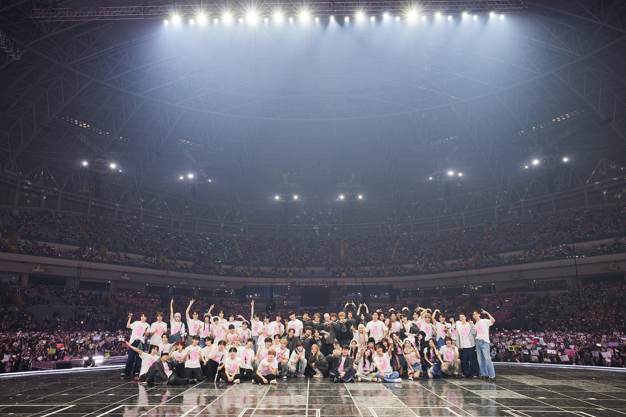 Saksikan artis SM Entertainment Bersinar dengan penampilan Remake di 'SMTOWN LIVE 2025' di Seoul