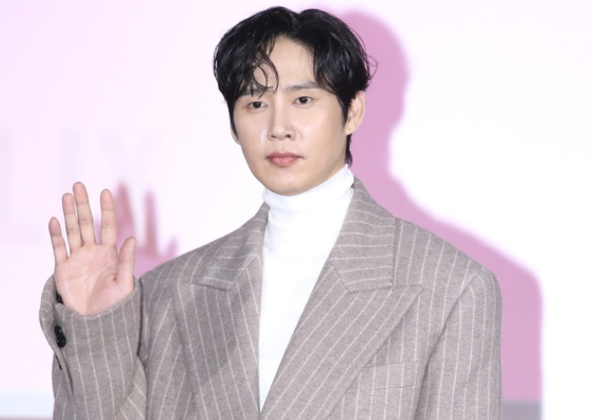 Park Sung Hoon mengundurkan diri Park Sung Hoon mengundurkan diri