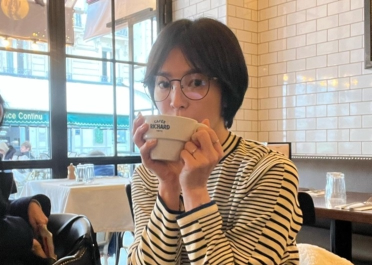 Song Hye Kyo berbagi sekilas perjalanan ke Paris Song Hye Kyo berbagi sekilas perjalanan ke Paris