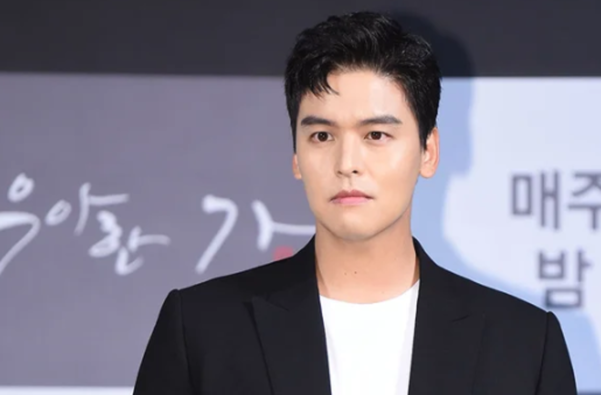 Aktor Lee Jang Woo bercanda tentang perjuangan kariernya, “Tidak ada tawaran drama, apa yang bisa saya lakukan?”