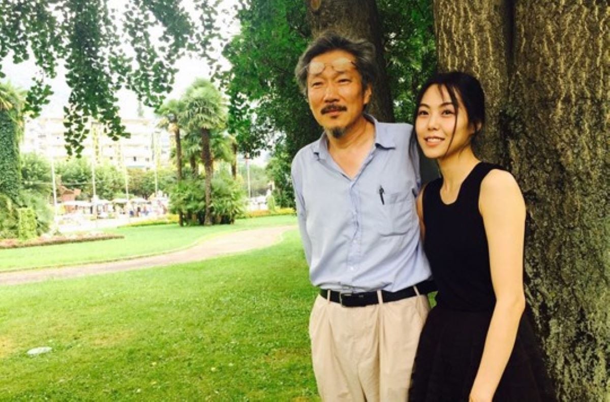 Kim Min Hee dan Hong Sang Soo terlihat berbelanja bersama dan saling memanggil “sayang” di depan umum