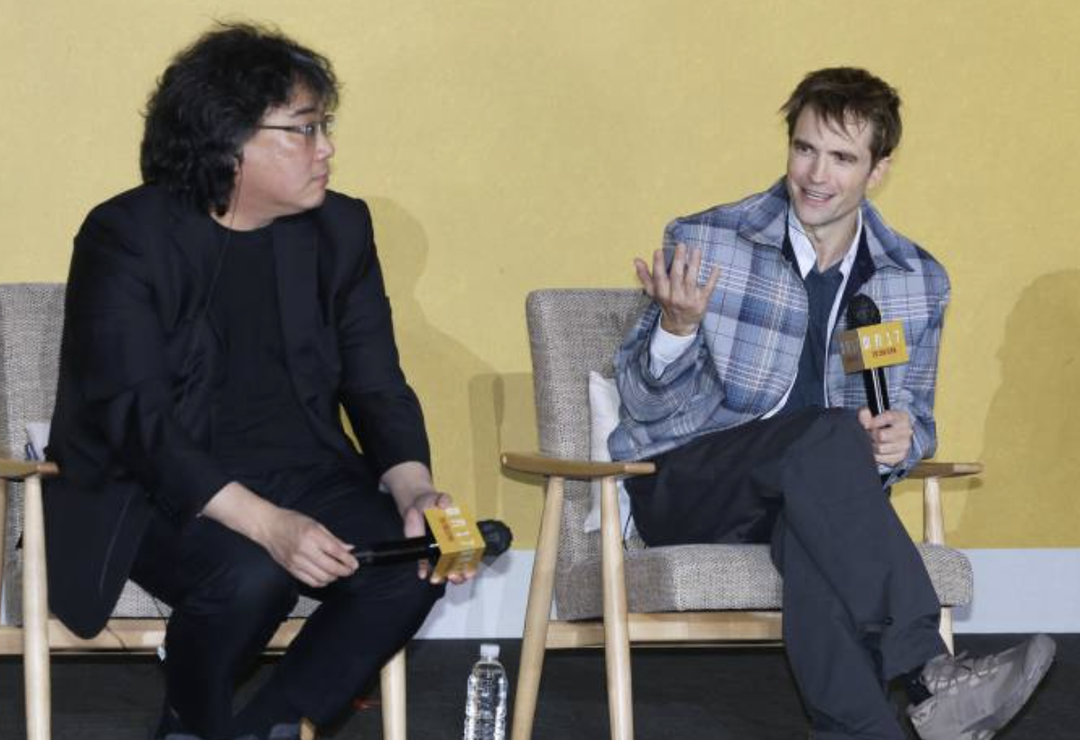 Aktor Hollywood Robert Pattinson mengungkapkan rasa hormat yang mendalam kepada sutradara Bong Joon Ho