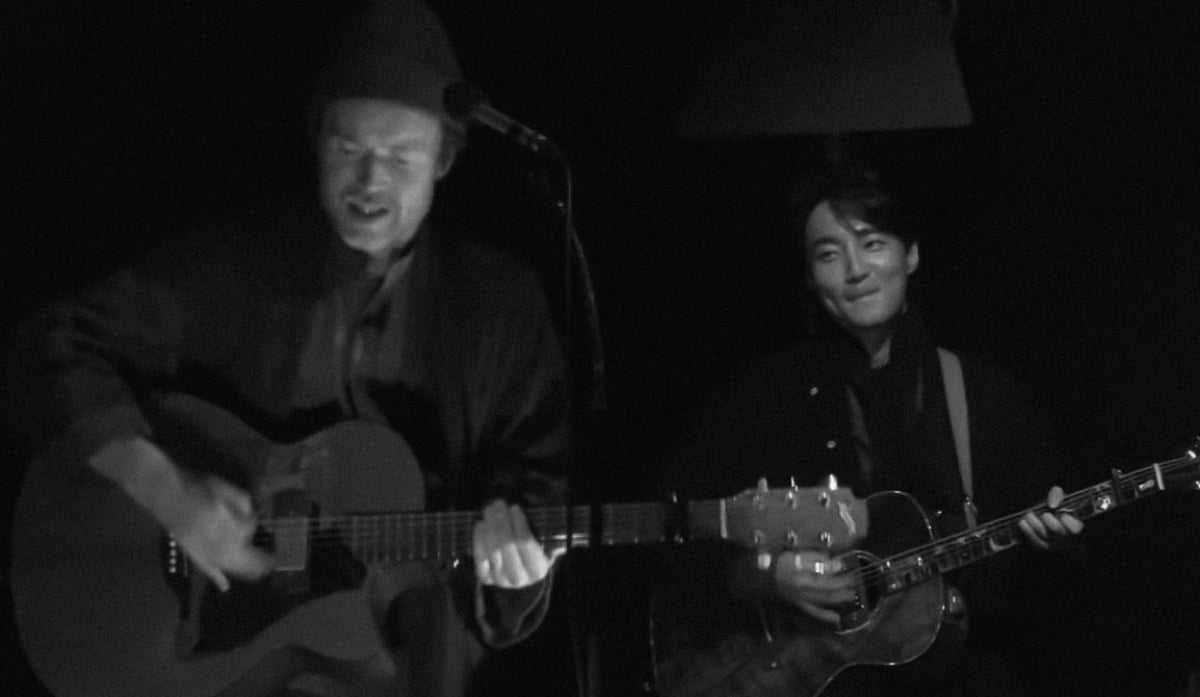 Roy Kim mewujudkan mimpinya dengan tampil bersama Damien Rice di Seoul