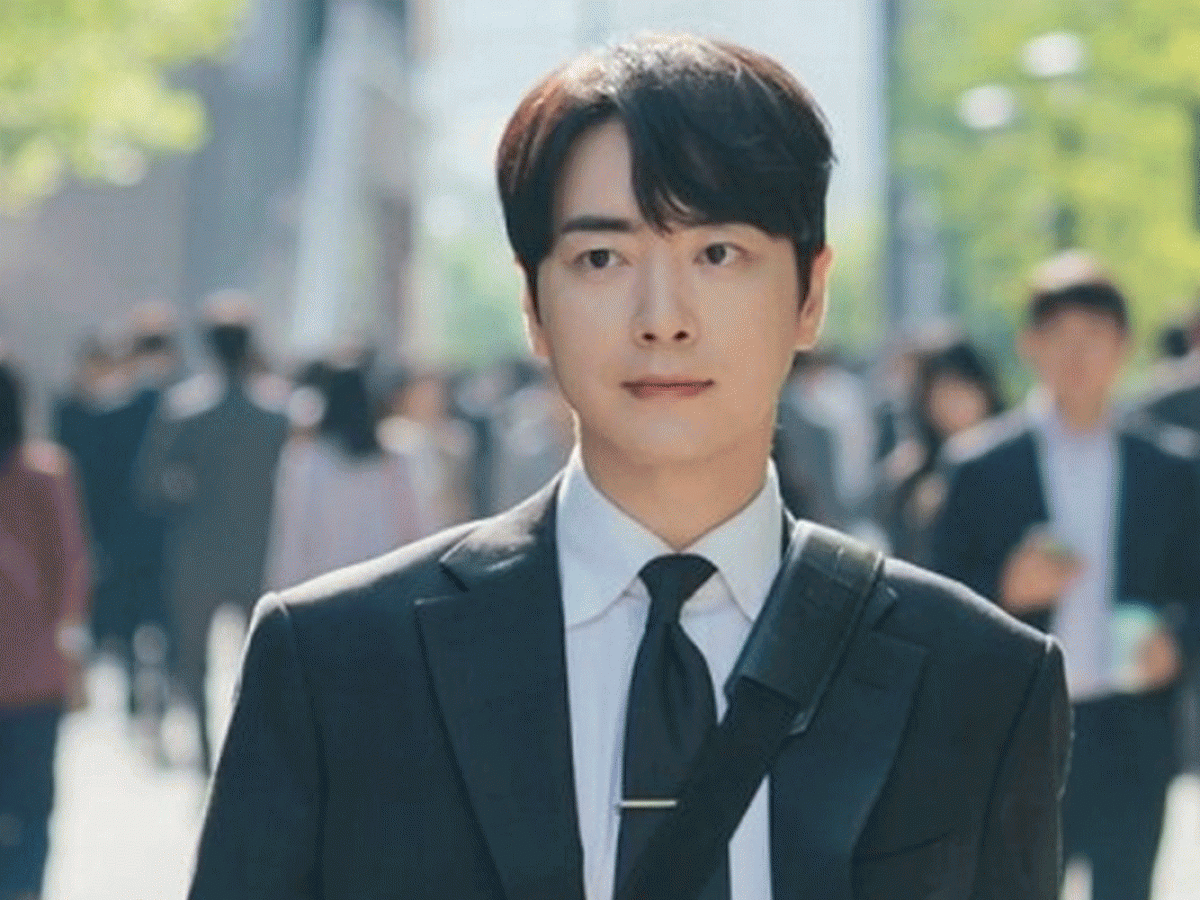 Lee Jun Hyuk memikat di 'Love Scout' dengan romansa yang tak terlupakan Lee Jun Hyuk memikat di 'Love Scout' dengan romansa yang tak terlupakan