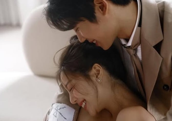 Ailee dan tunangan Choi Sihoon menawan dalam foto pernikahan yang intim Ailee dan tunangan Choi Sihoon menawan dalam foto pernikahan yang intim