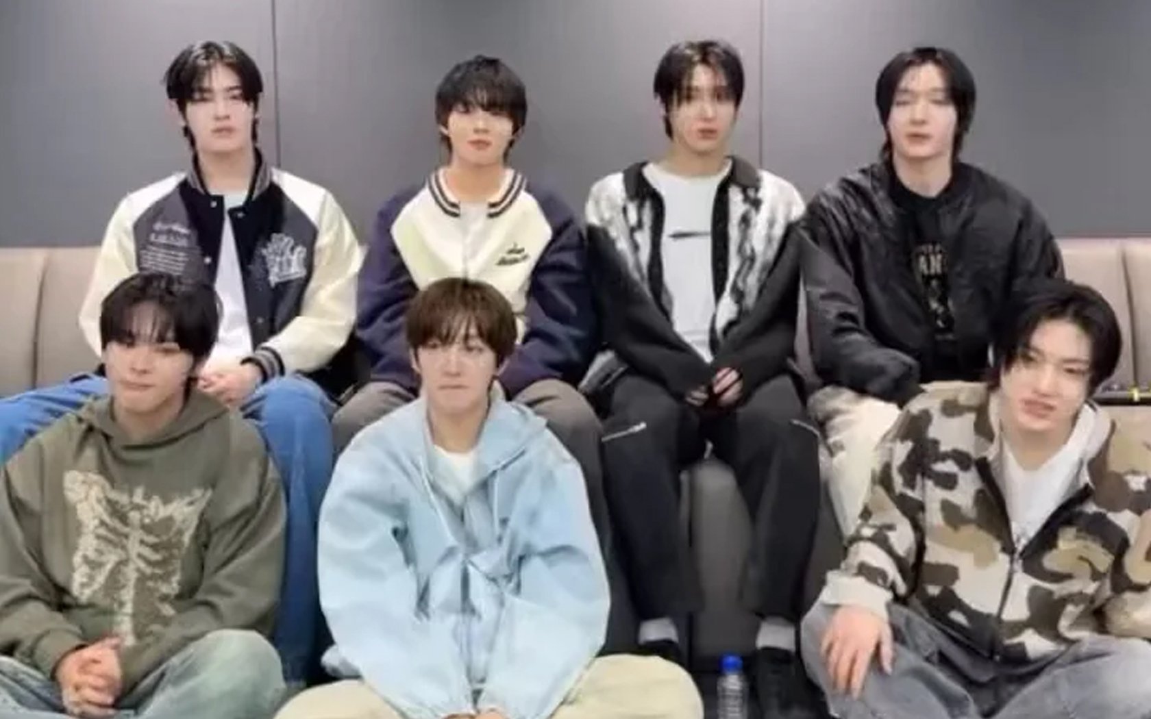 Jyp Rookie Boy Group meminta maaf karena tidak mengetahui koreografi “bersorak” dua kali Jyp Rookie Boy Group meminta maaf karena tidak mengetahui koreografi “bersorak” dua kali