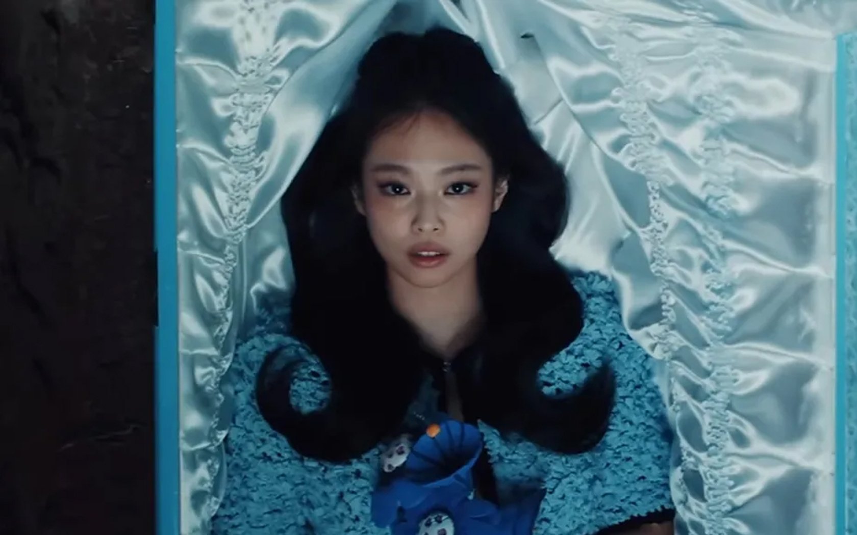 “Love Hangover” Jennie