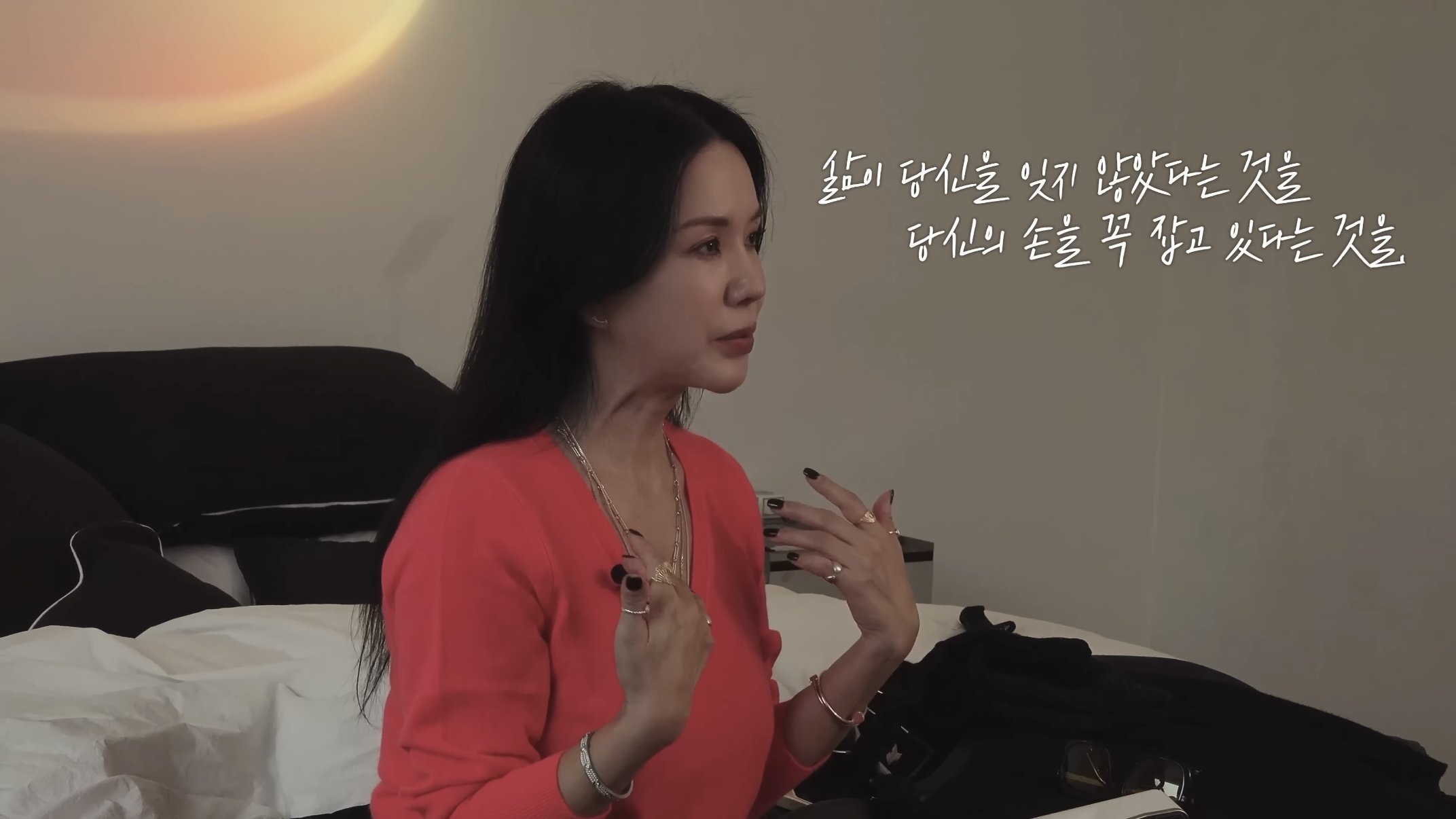 Uhm Jung Hwa berbagi rutinitas perawatan kulit, membuka tentang kesehatan mentalnya