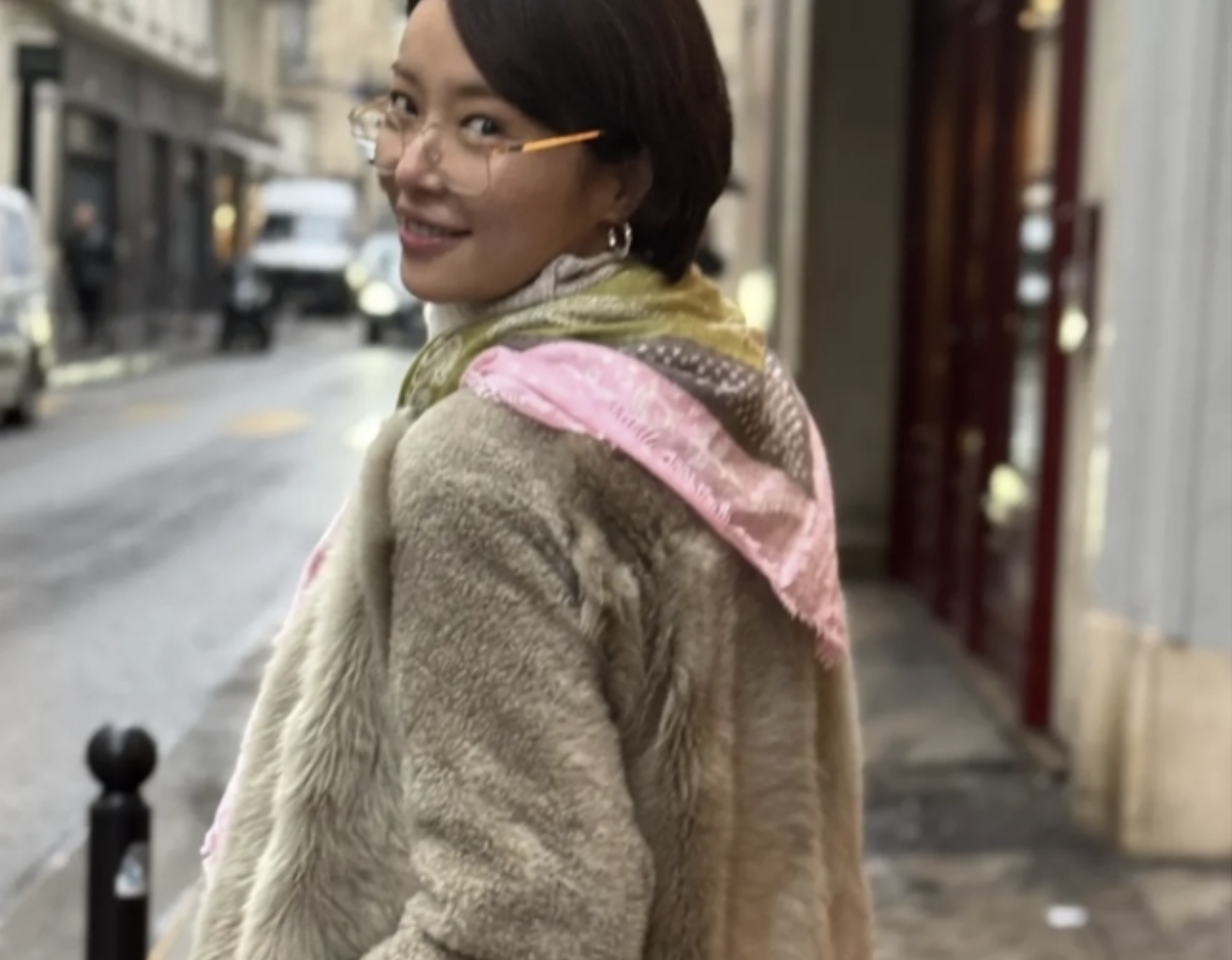 Aktris hwang jung eum berbagi sekilas liburannya di Paris