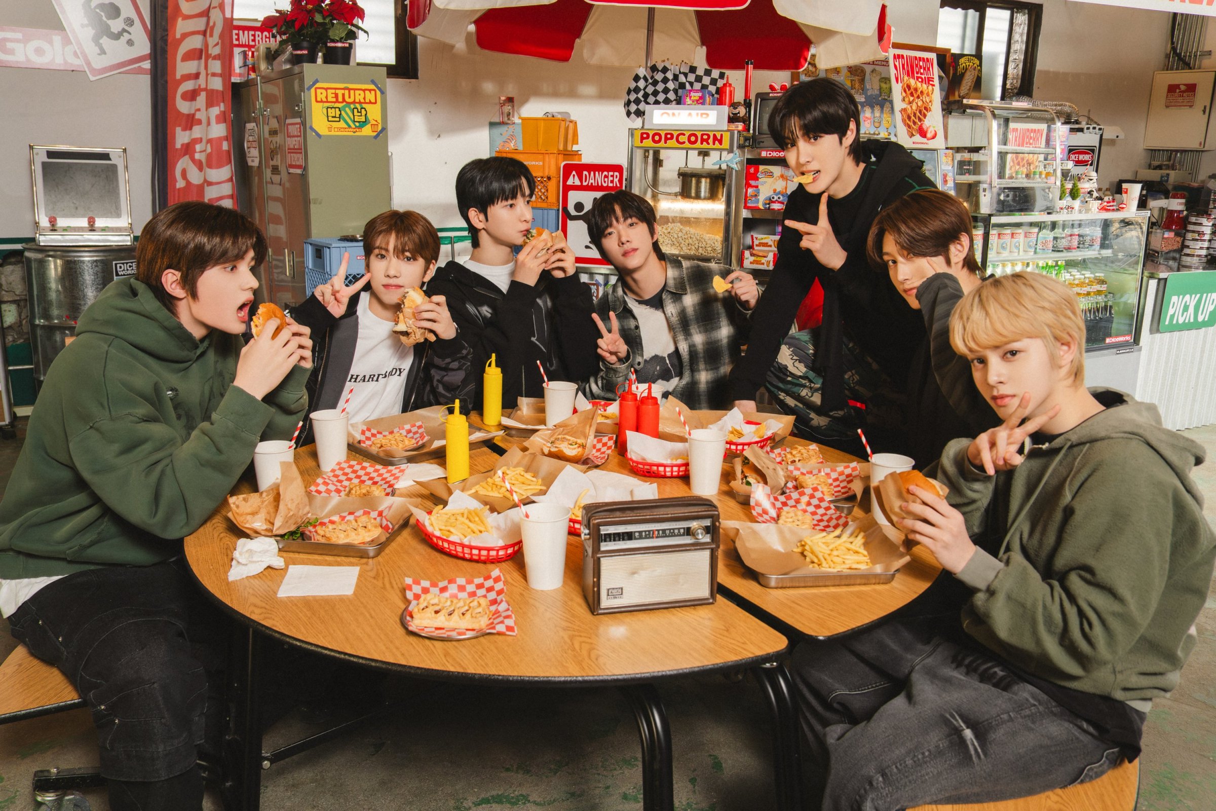 ARRC Membuat Debut Fashion Week Menjelang Comeback Grup ARRC Membuat Debut Fashion Week Menjelang Comeback Grup