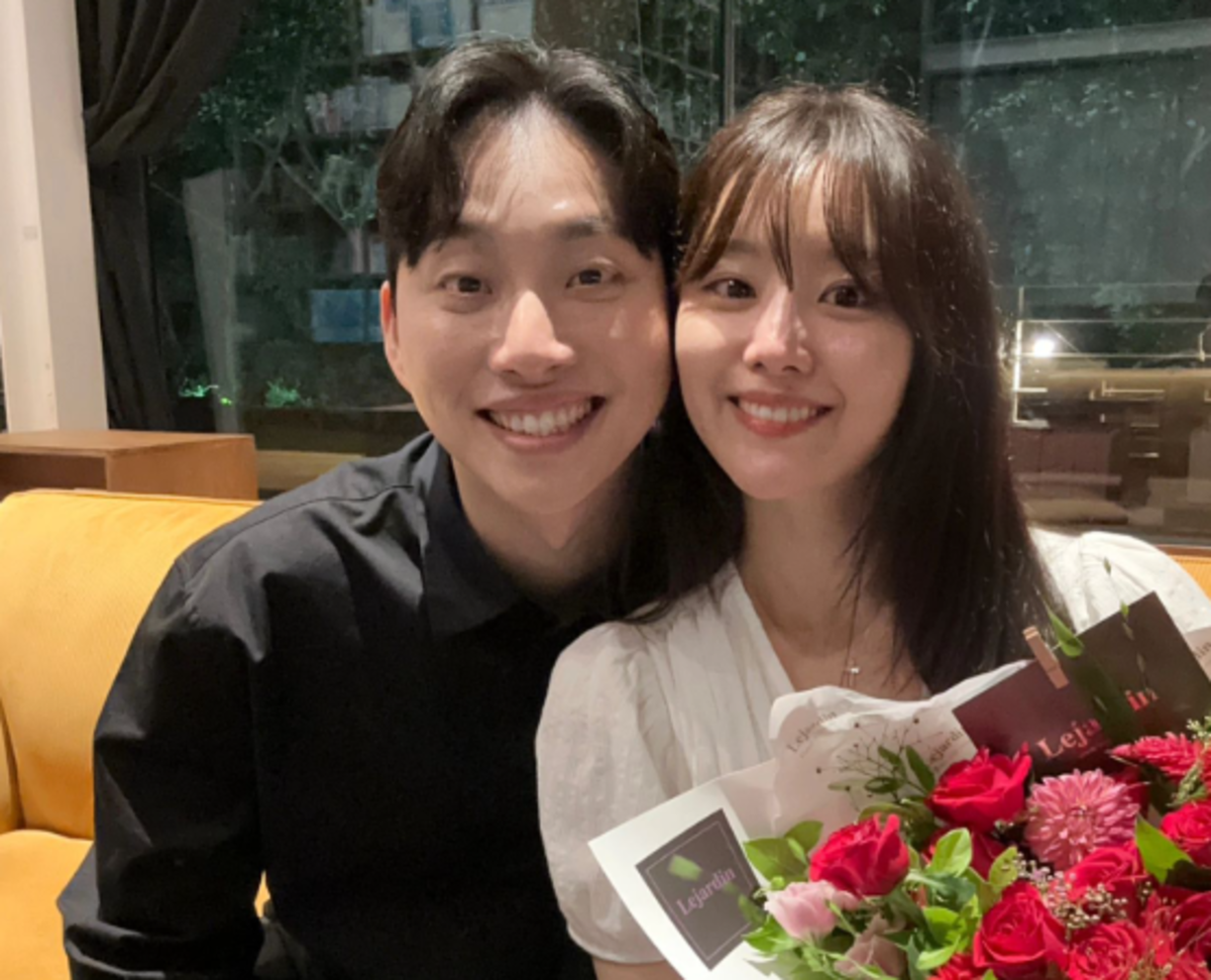 Park Wi ♥ Song Ji Eun Menggendong Bayi Dalam Momen Menyamakan “Momen Saya Ingin Mengingat Selamanya” Park Wi ♥ Song Ji Eun Menggendong Bayi Dalam Momen Menyamakan “Momen Saya Ingin Mengingat Selamanya”