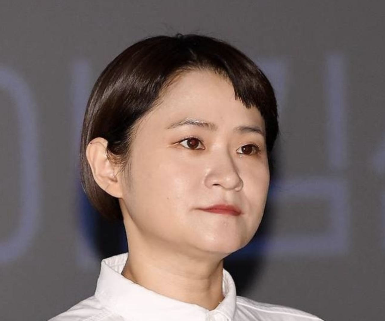 Kim Shin Young meminta maaf atas komentar tentang grup idola virtual Plave Kim Shin Young meminta maaf atas komentar tentang grup idola virtual Plave