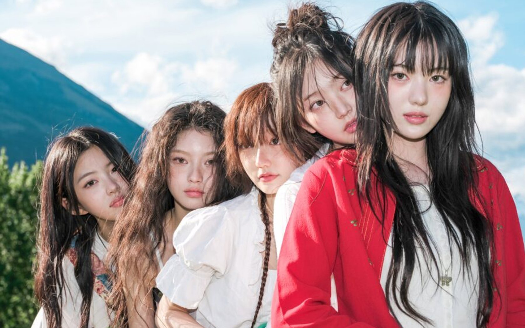 Kiiikiii adalah grup gadis baru yang sedang naik daun, memenangkan hati Netizens dengan pesona lucu mereka